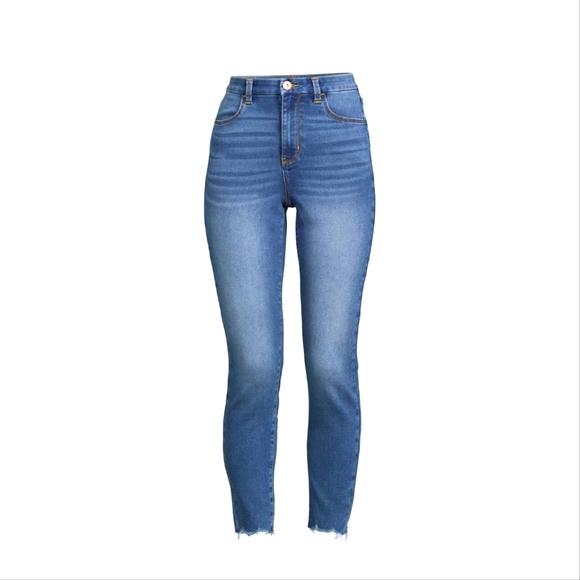 No Boundaries NWT Super High Rise Medium Wash Cozy Curvy Skinny Jean 840 - Picture 1 of 5